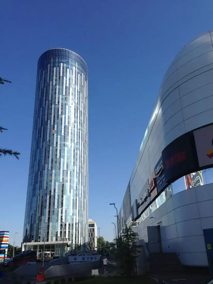 Clădire înaltă comercială